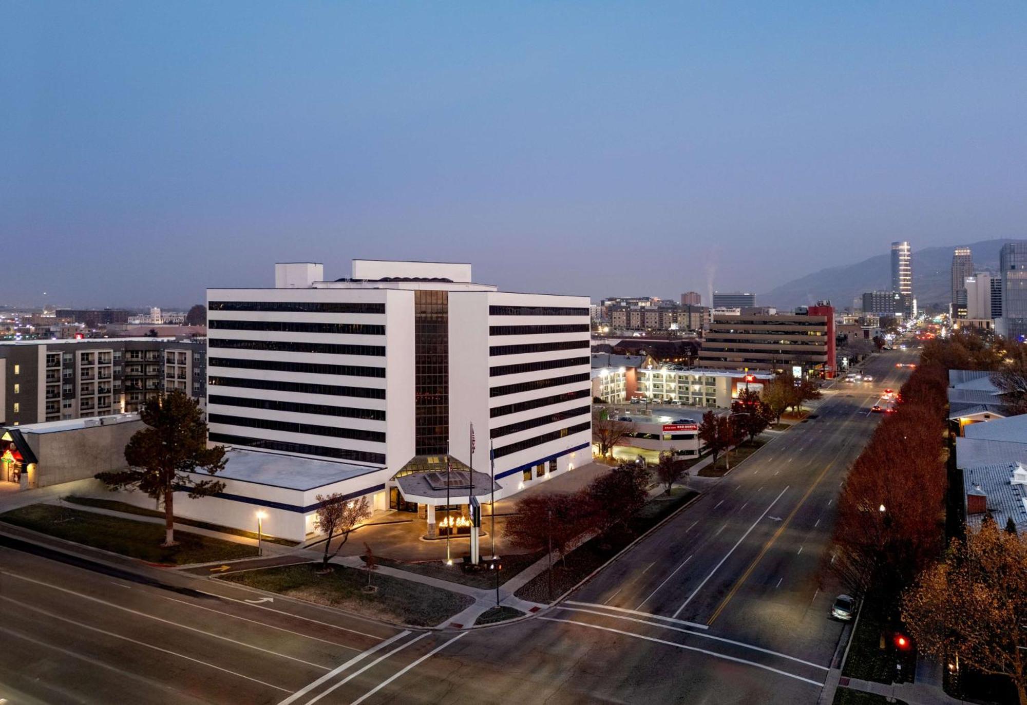 Doubletree Suites By Hilton Salt Lake City Exterior foto